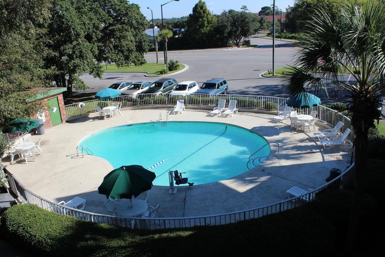 Days Inn By Wyndham Mt Pleasant-Charleston-Patriots Point Exterior foto